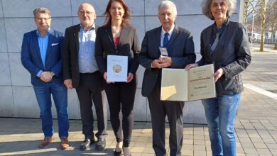 Vereinssekretär Thomas Zeloth, Vereinsdirektor Wilhelm Wadl, Historikerin Andrea Ettinger, Archäologe Franz Glaser und Vereinssekretär-Stellvertreterin Renate Jernej (von links nach rechts) © Geschichtsverein für Kärnten/Heidi Rogy